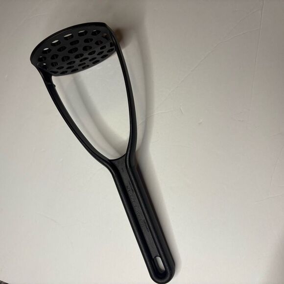Pampered Chef #2317 Black Nylon Plastic Potato Masher - Picture 1 of 6